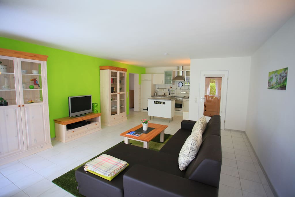 Wohnzimmer mit Küche