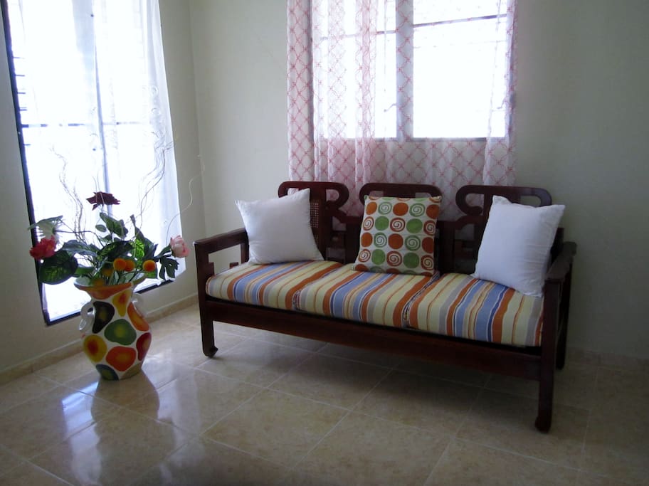 Front sitting room or vestibule