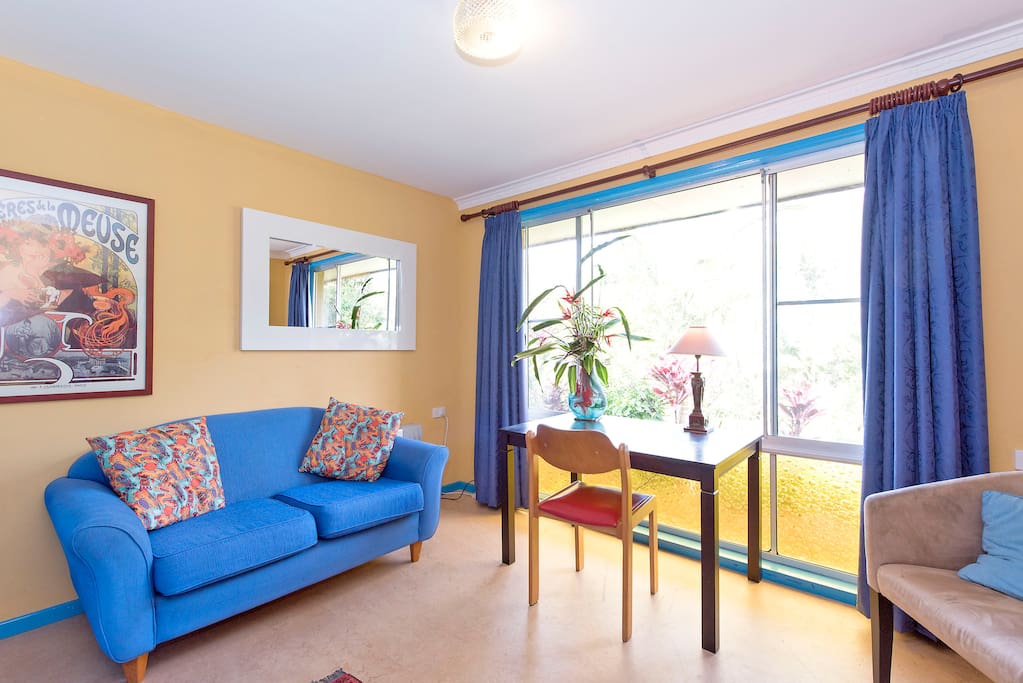 Study-lounge/library, "the Yellow Room"