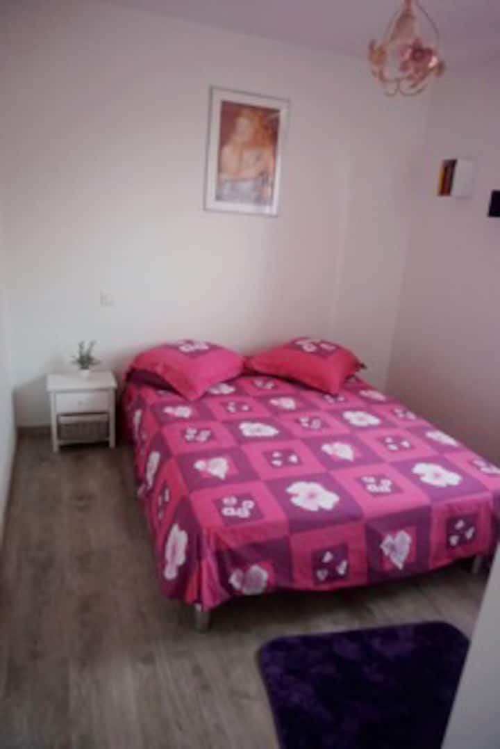 Habitación doble con armario y calefacción