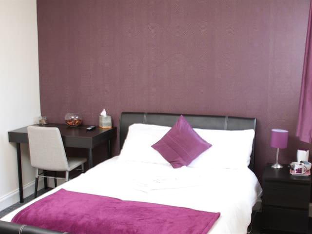 Double room-Standard-Ensuite with Shower