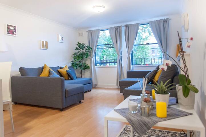 The Queensborough 2 Bed Apartment By Hyde Park gallery image 2