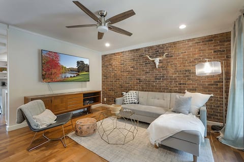 Successful Airbnb property: Sunny SoCo House: Explore Austin with Ease! in St. Edwards