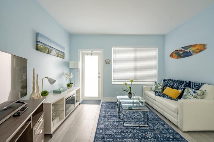 New Beachfront 1 Br Condo-steps To The Beach (1) - Hollywood, FL