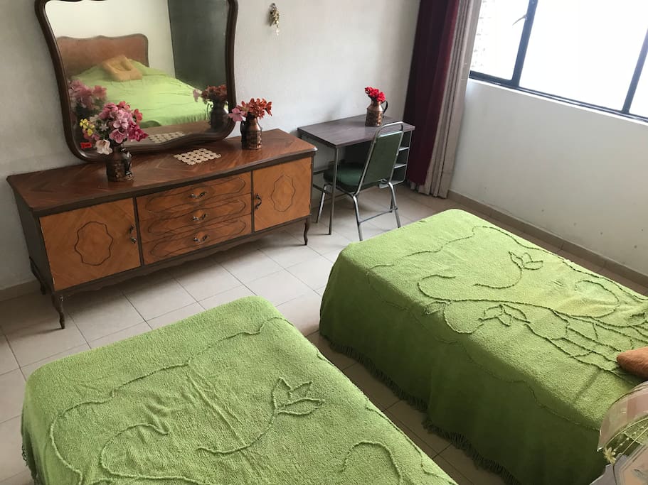 Habitación 1: Habitación con dos camas para el reparador descanso de los huéspedes