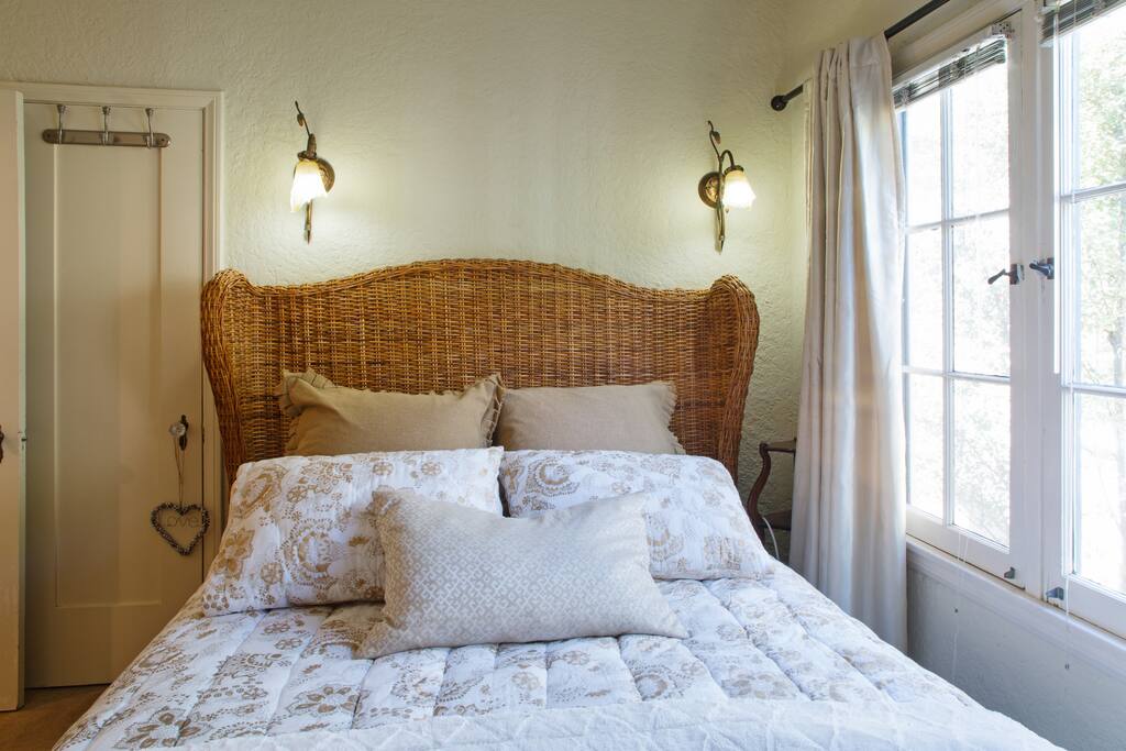 Cozy Queen Bed