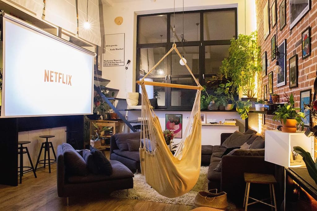 Home cinema with a 120" screen and a fullHD 3D projector