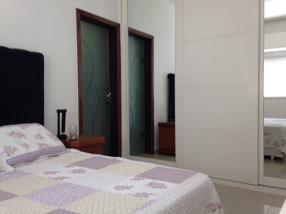 Quarto com cama casal