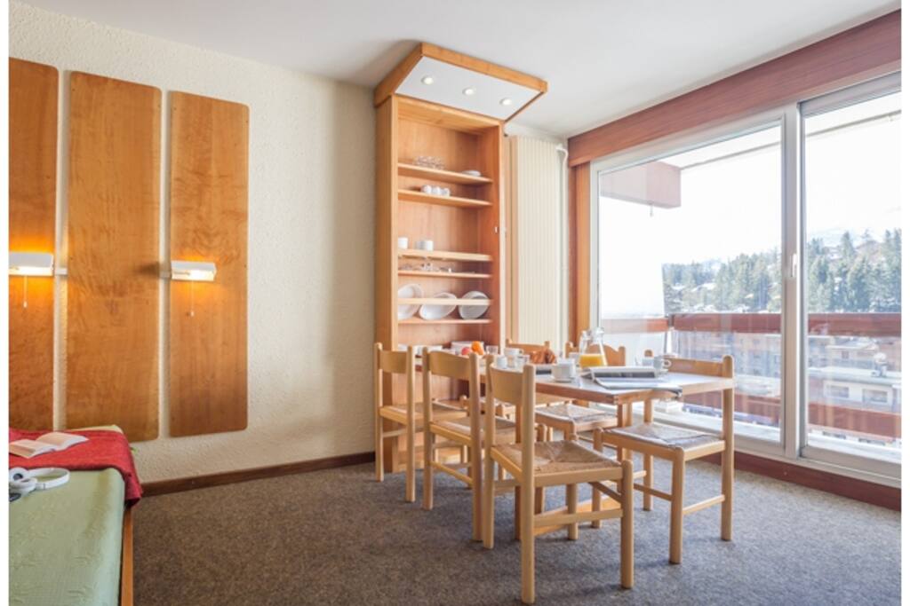 Salon avec ouverture du canapé en lit