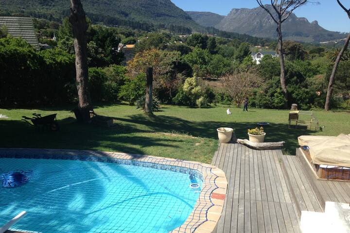 “Mountains and Sea” family home for 6 in Hout Bay gallery image 4