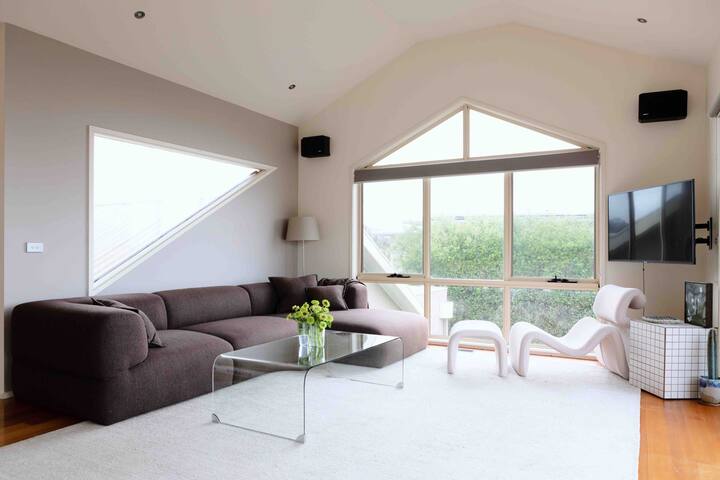 Light filled home with ocean views + pool gallery image 2