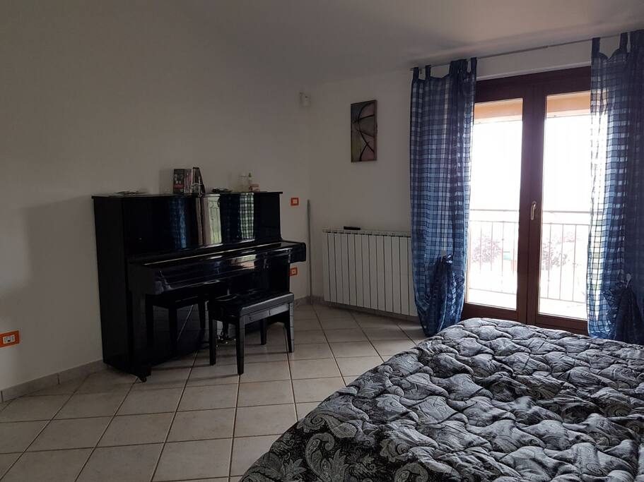 Camera da letto con terrazzo