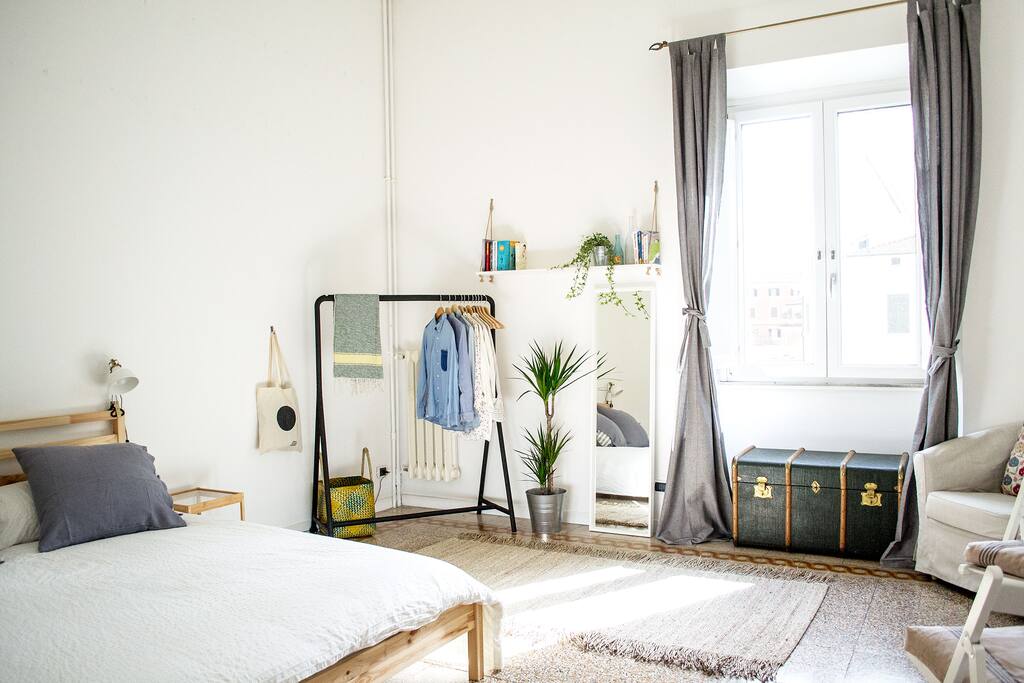 Large south-facing bedroom with seating, hanger and a ceiling fan for those hot summer days. Memory foam mattress is brand new.