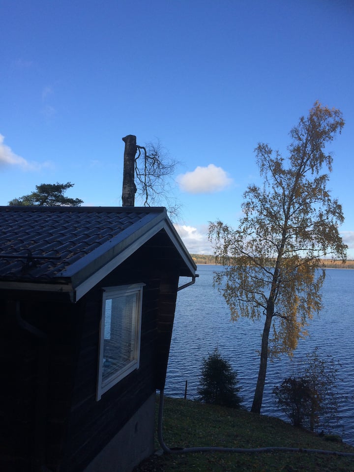 Cosy cabin by lake, traditional sauna nb Helsinki