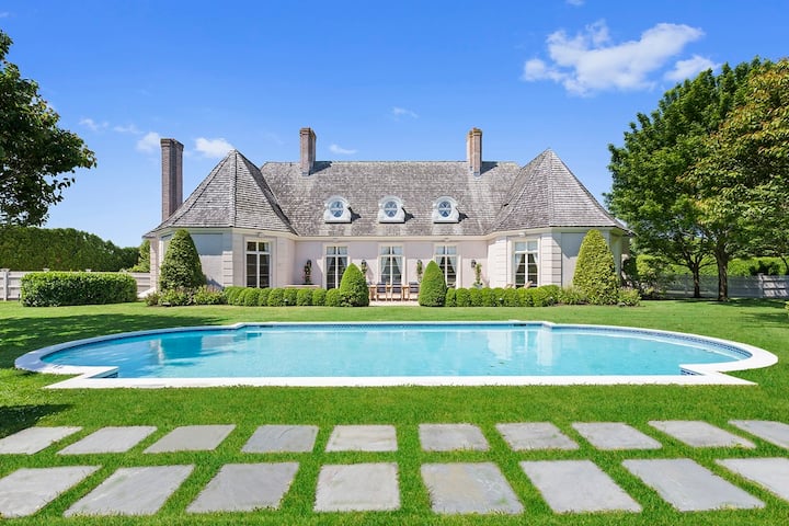 Bridgehampton South Grand Estate, Newly Decorated