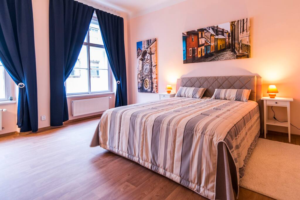 First bedroom 25m2 with king size bed 180x200cm