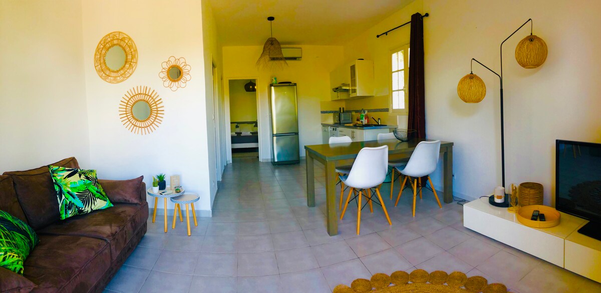 Top Airbnb: Beachfront apartment in L'île Rousse