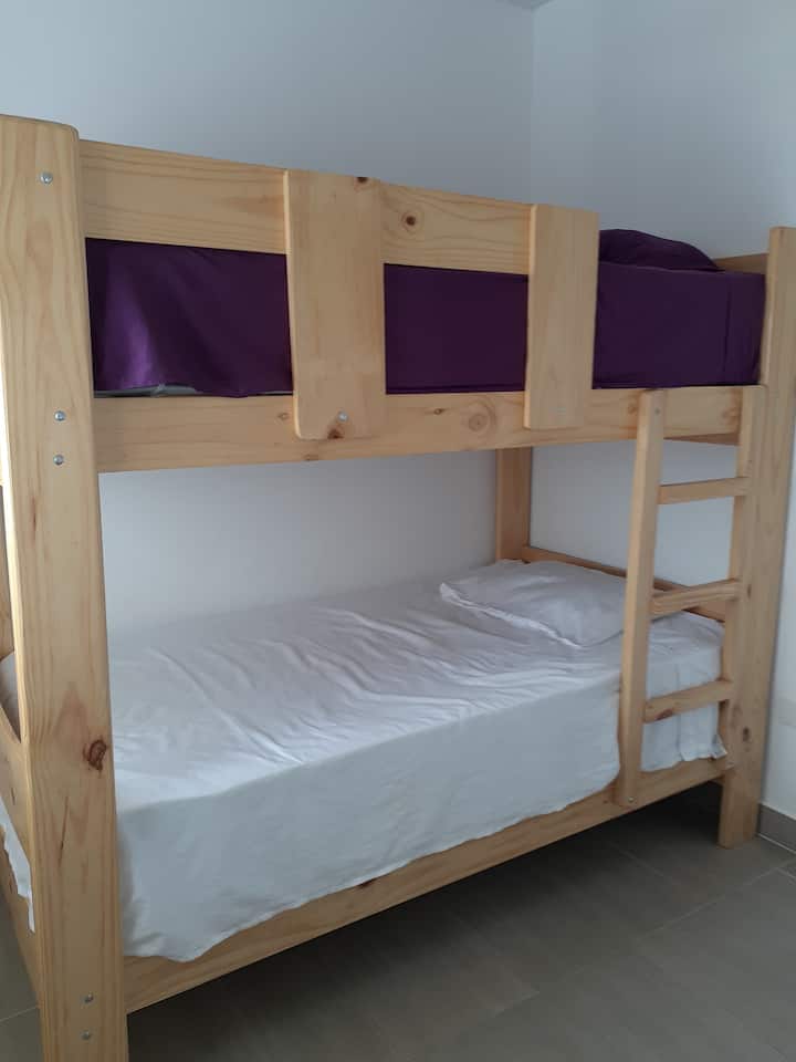 Segunda habitación secundadaria con litera mixta de plaza y media