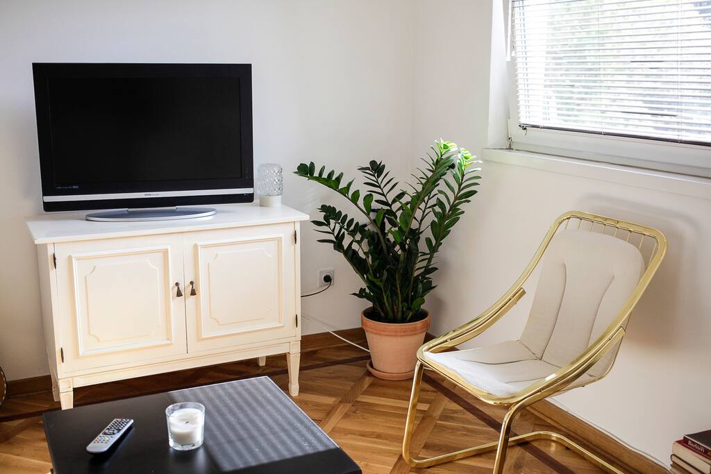 The apartment is South West facing and it hardly gets direct Sunlight, but rather streaming day light from the morning until the evening. This makes it perfect for sunny Winter days.