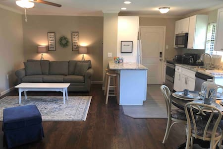 Spacious, cheery, family-friendly guest apartment