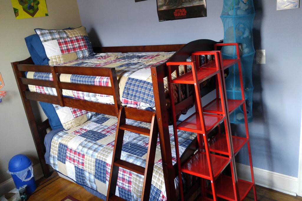 2nd Bedroom: Twin Bunk