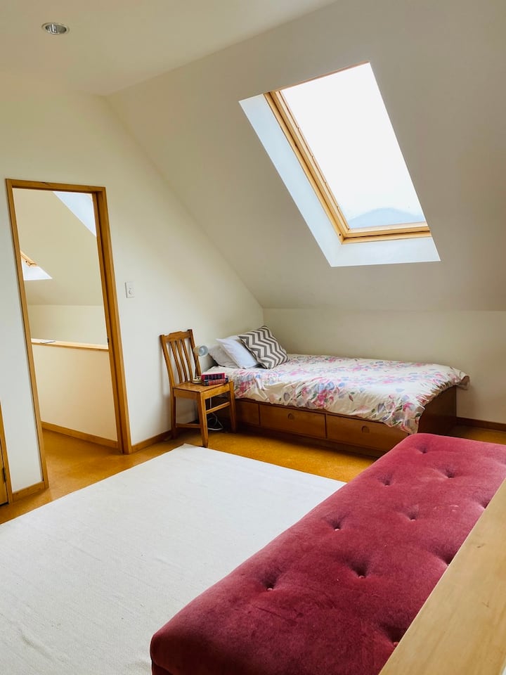 Საძინებლის ზემოთ ანტრესოლია.