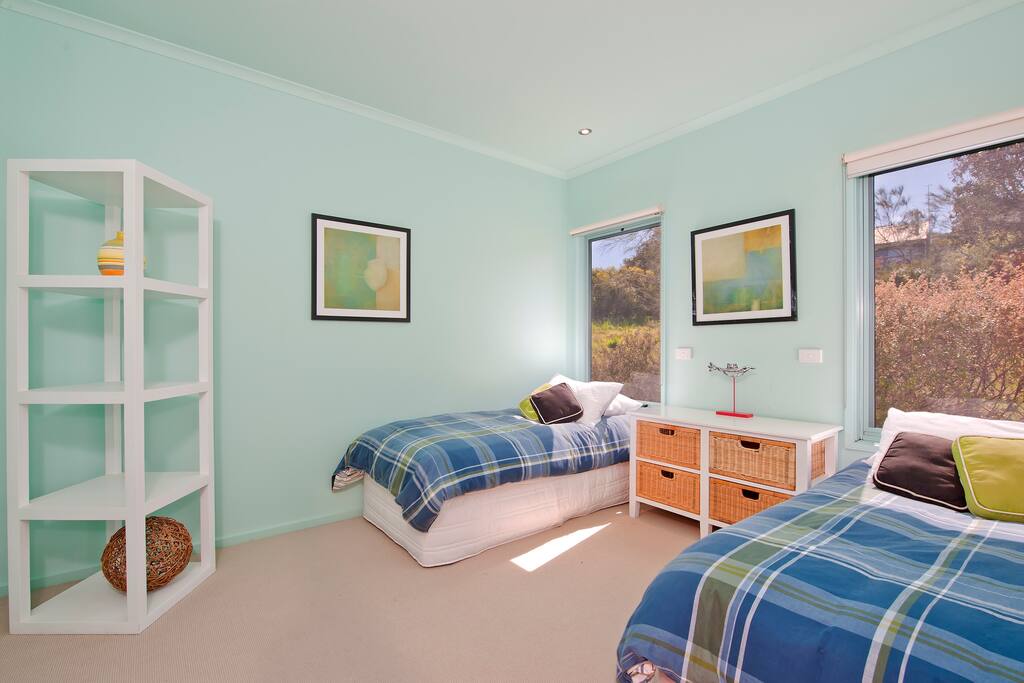2 single beds