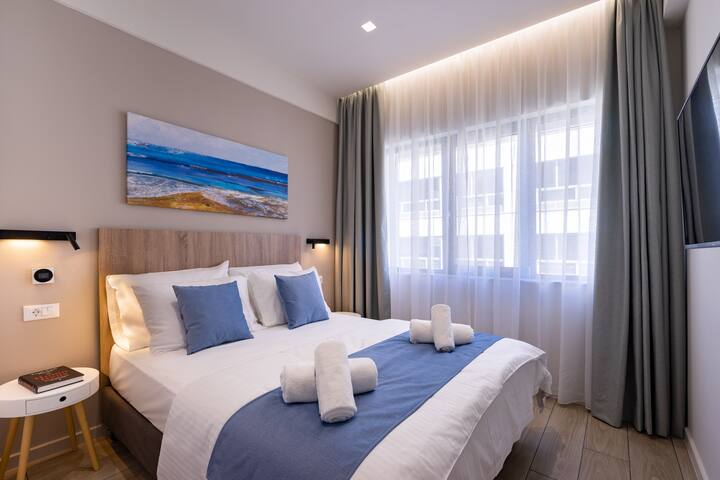 Luxury 2BDR apartment, in central location gallery image 5