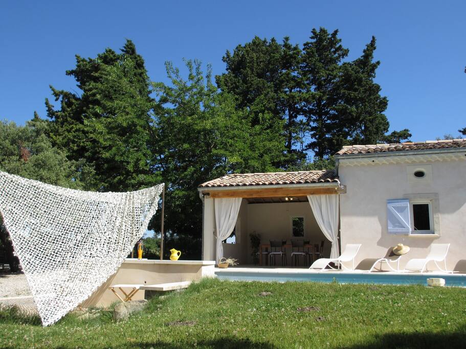 Autour, la nature, les cigales...