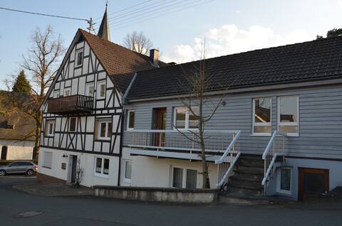 Newly renovated apartment near Siegen