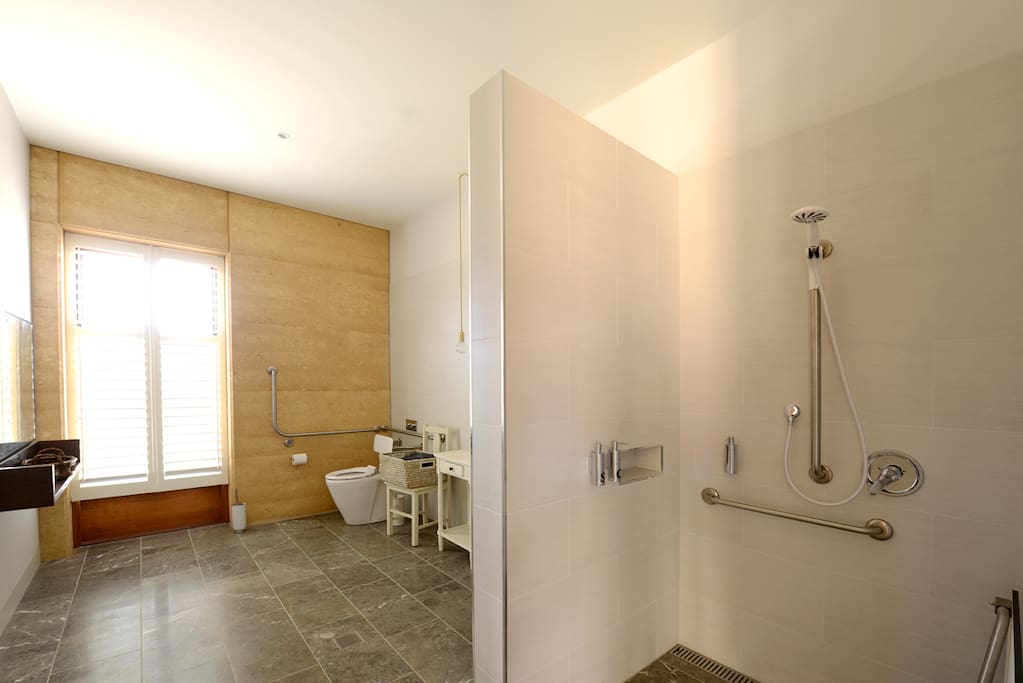 Sequoia bathroom