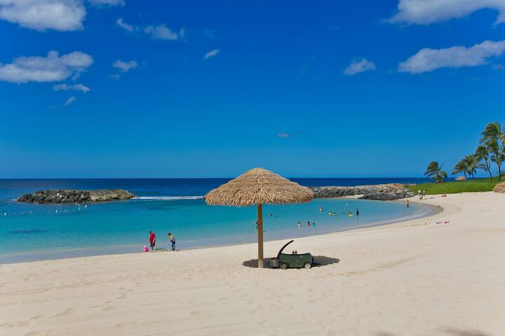 2+2 Luxurious, Spacious, High-end Beachfront Condo gallery image 4