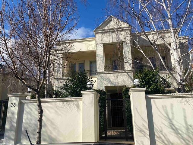 Art Deco in Toorak@150 Meters to Toorak Village gallery image 2