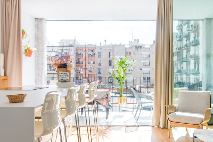 Serviced Boutique Apartment with Private Balcony