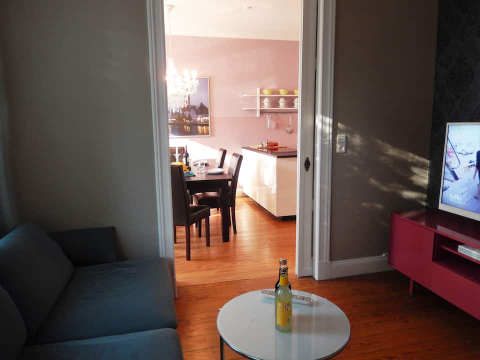 extravagant old building ground floor. 80 m² center within walking distance — photo 1