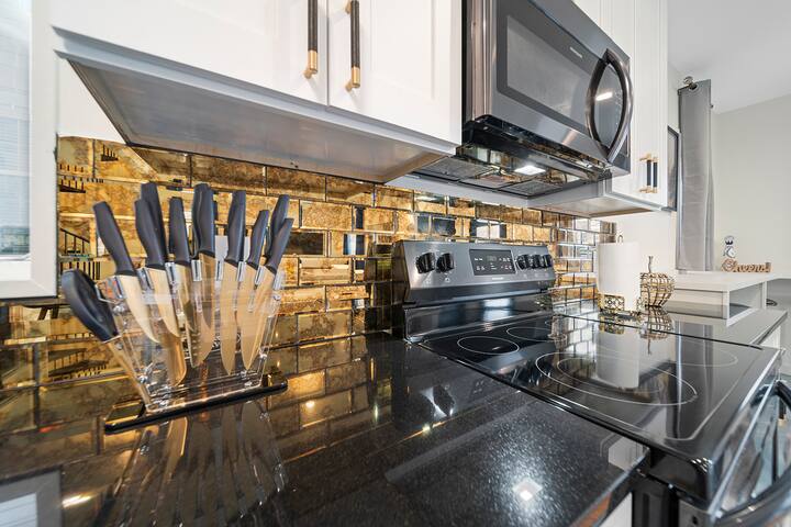 Sleek Sky-Blue#2 -3 Level Townhome Sleeps 11 gallery image 4