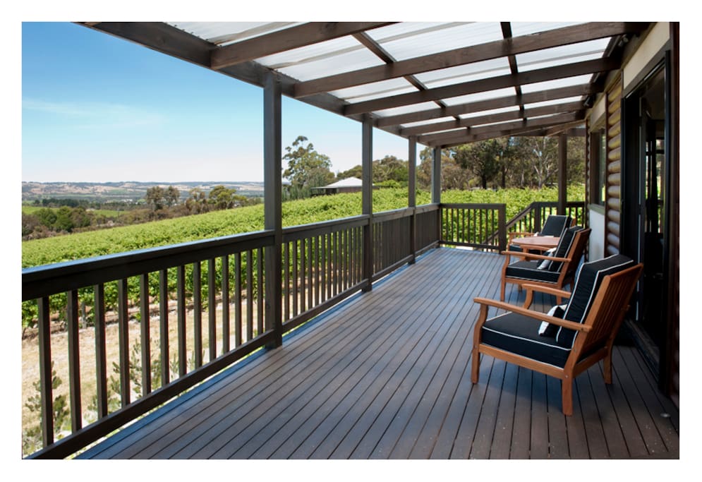 Expansive deck