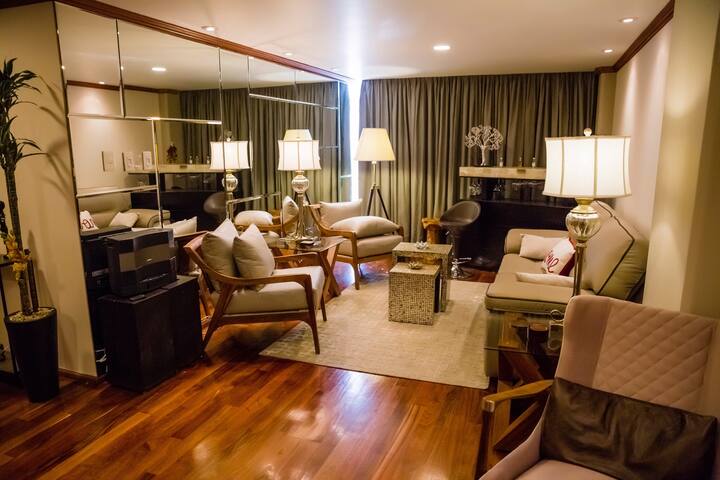 “Luxury Apartment” 3 Bedroom 2 Bathroom