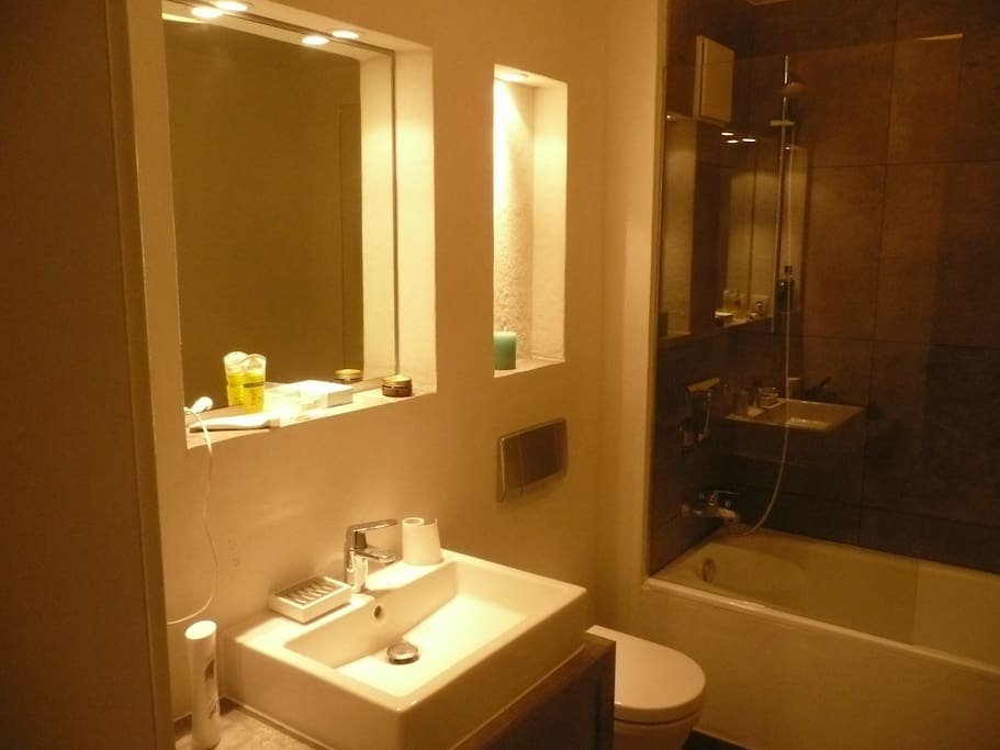 Frisch renoviertes Badezimmer