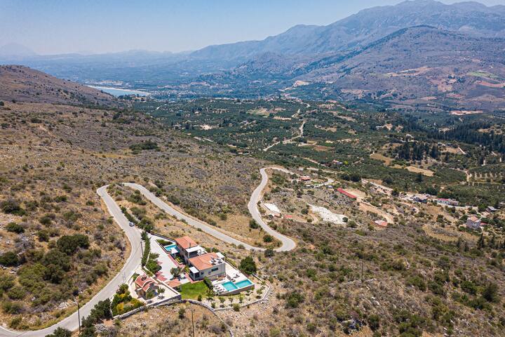 Countryside villas with stunning mountain view gallery image 5