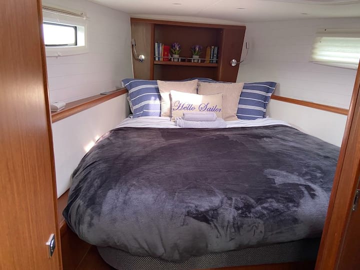 Луксозната спалня Kingsize и много самостоятелна Master Cabin - със специална баня за ваше удобство.
