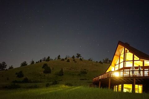Bear Canyon Retreat... Stunning Mountain Views!