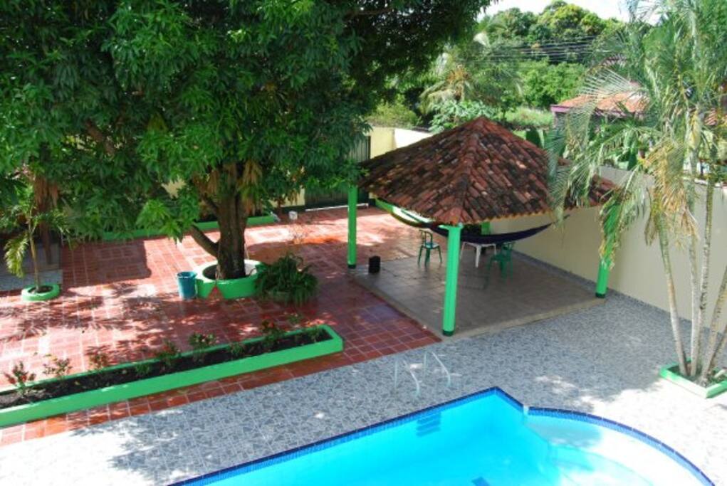 Kiosko con equipo de sonido y ventilación