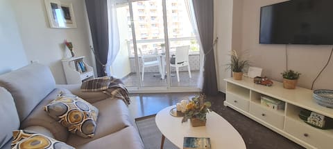 Anuncio de Airbnb popular: Beach-front apartment in the Costa del Sol WiFi. en Benalmádena