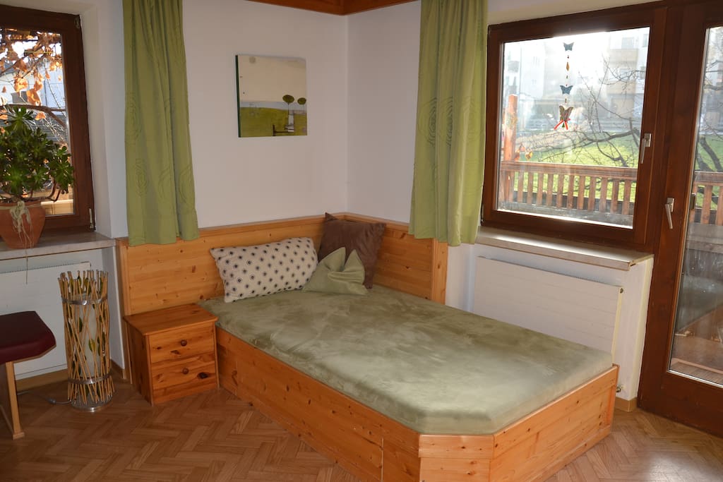 Das Sofa kann auch als 3 Bett genutzt werden