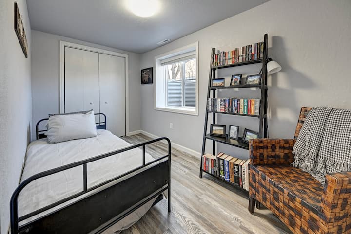 The Bear Room (twin trundle daybed)