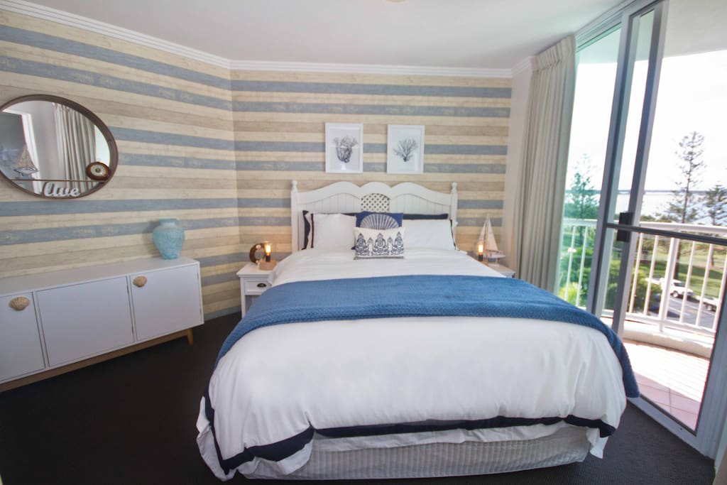 Master bedroom......queen size ensemble