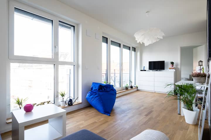 1 Room In Modern Apartment With Balcony - Berlin