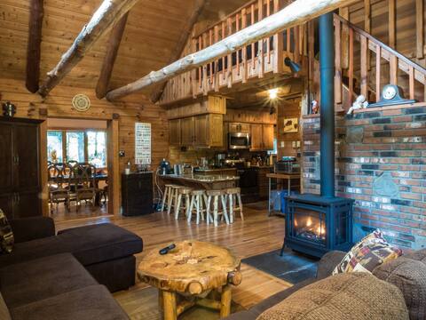 Log Cabin * Hot Tub * Sauna * 4.6 mi. Bethel Woods