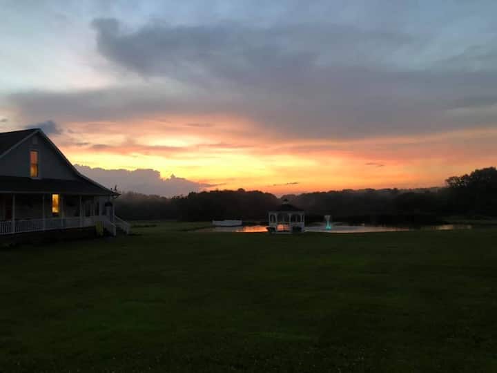 The Hideaway Farmhouse Houses for Rent in Veedersburg, Indiana